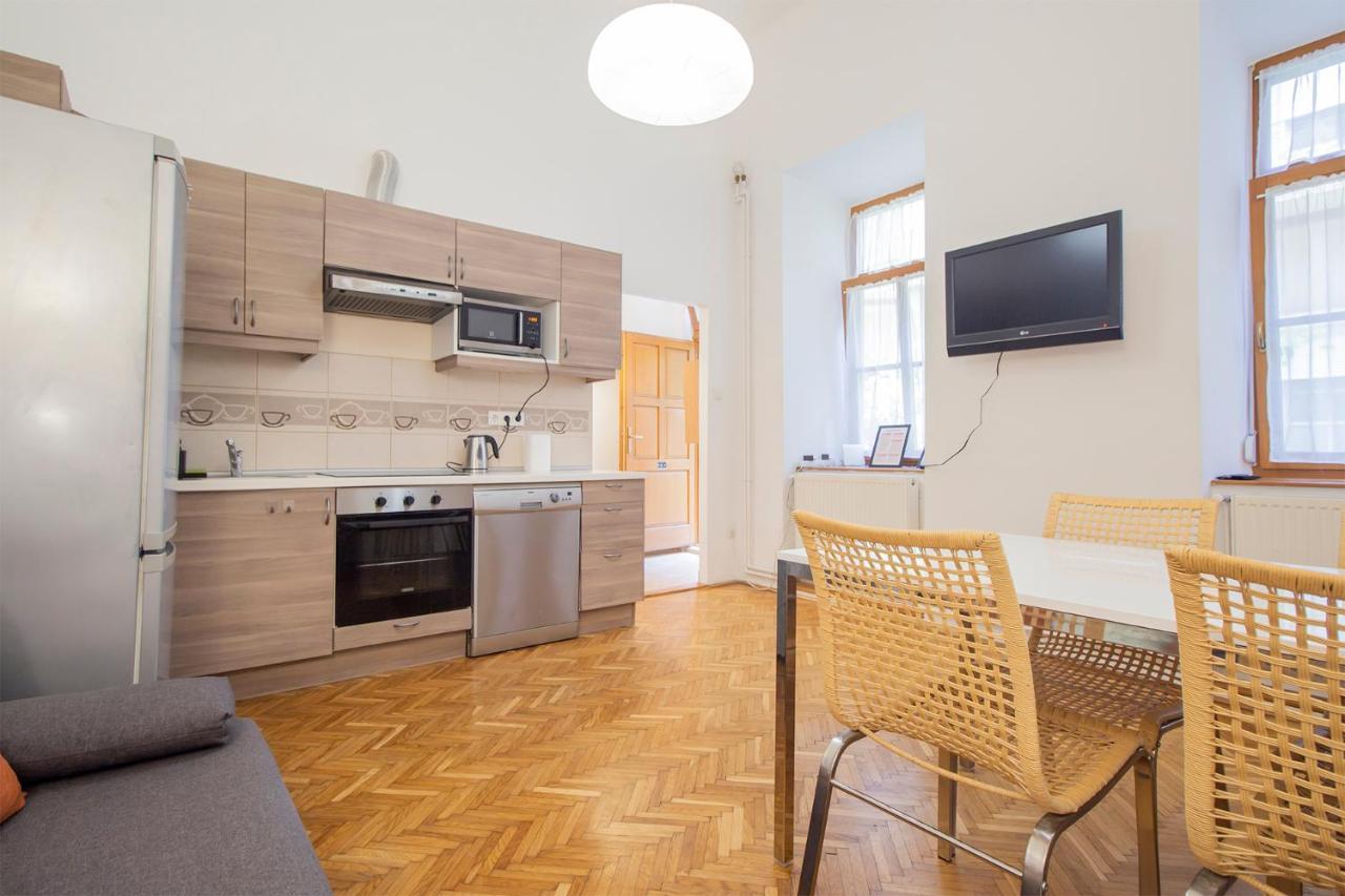 Two Bedroom Apartment At Basilica Budapest Luaran gambar